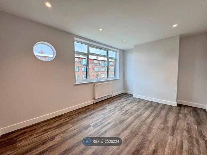 2 Bedroom Flat To Rent In Leeland Way, London, NW10