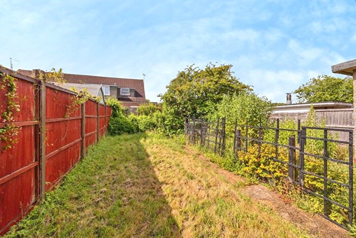 3 Bedroom End Terrace House For Sale In Padnell Avenue, Waterlooville, Hampshire, PO8