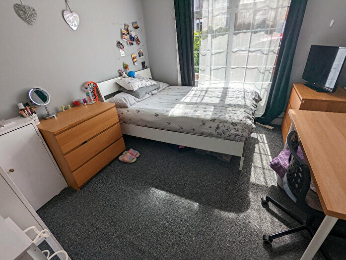 4 Bedroom Terraced House To Rent In Donnington Gardens, Reading, Berkshire, RG1