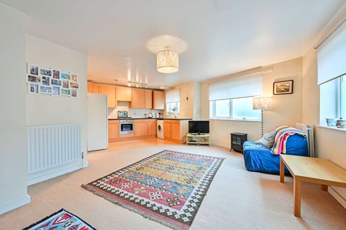 1 Bedroom Flat For Sale In Symons Close, Nunhead, London, SE15