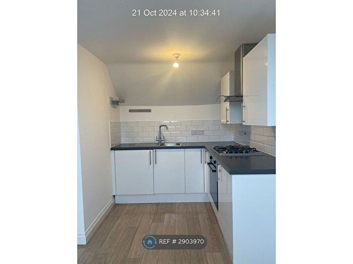 2 Bedroom Flat To Rent In Worsley Court, Bristol, BS5