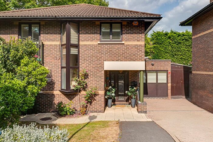 4 Bedroom Detached House For Sale In Ridgeway Gardens, Highgate, London, N6