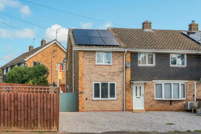 2 Bedroom End Of Terrace House To Rent In Banbury, Oxfordshire, OX16