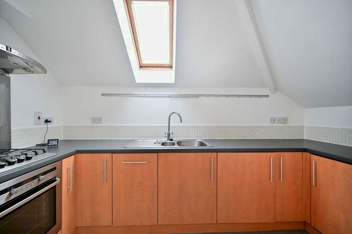 2 Bedroom Flat To Rent In Lower Kings Road, Kingston, Kingston Upon Thames, KT2