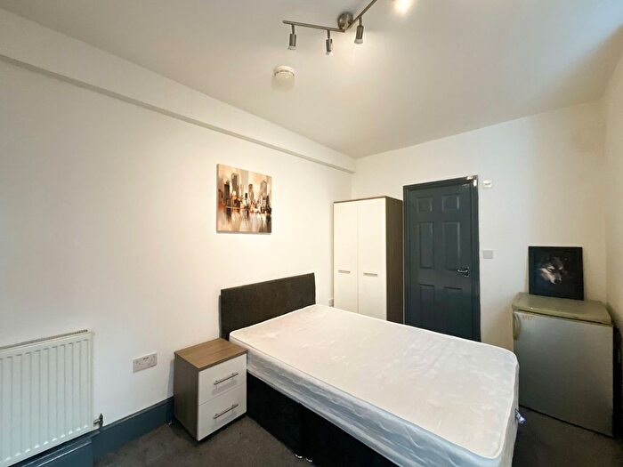 5 Bedroom Terraced House To Rent In Room, Mansfield Road, Doncaster, DN4
