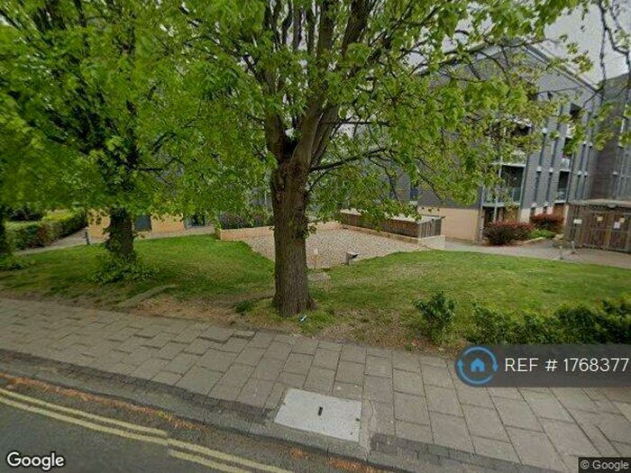 2 Bedroom Flat To Rent In Newsom Place, St. Albans, AL1