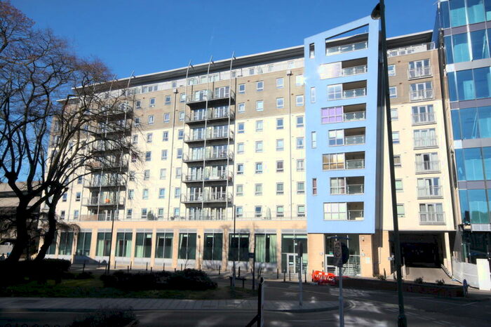 1 Bedroom Flat To Rent In Church Street East, Woking, GU21