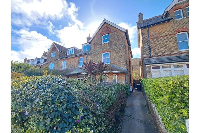 2 Bedroom Flat To Rent In Westgate Bay Avenue, Thanet, Westgate-On-Sea, CT8
