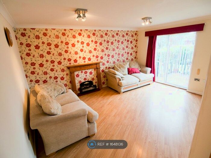 2 Bedroom Flat To Rent In Thamesmead, London, SE28