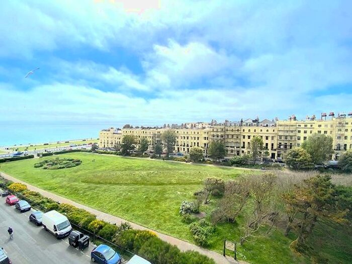 2 Bedroom Flat To Rent In Brunswick Square, Hove, BN3