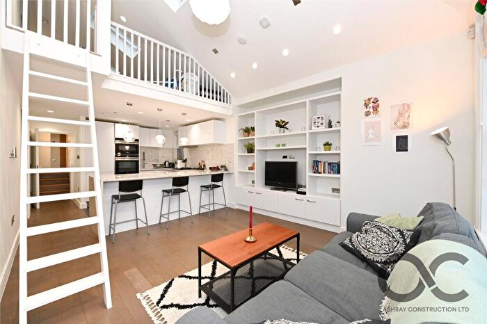 3 Bedroom Apartment To Rent In Grove Avenue, London, N3