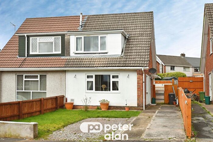 3 Bedroom Semi Detached House For Sale In Derwent Drive, Aberdare, CF44