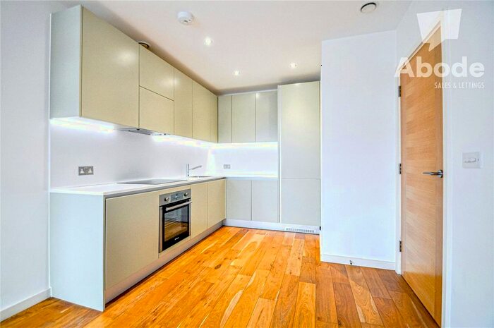 1 Bedroom Flat To Rent In Dolphin House, Windmill Road, Sunbury-On-Thames, TW16