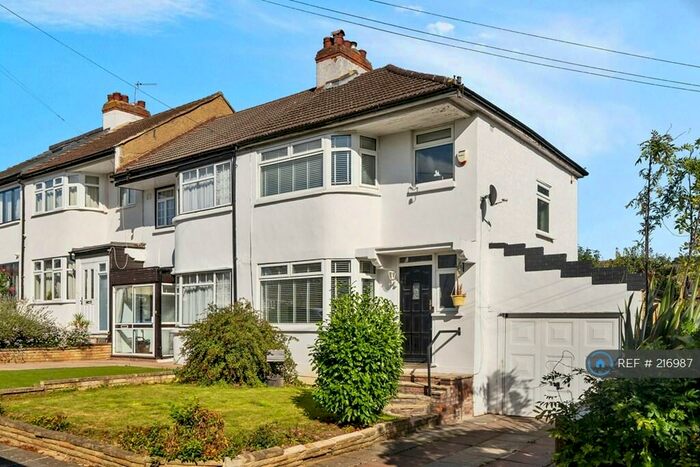 3 Bedroom Semi-Detached House To Rent In Mansfield Avenue, Barnet, EN4