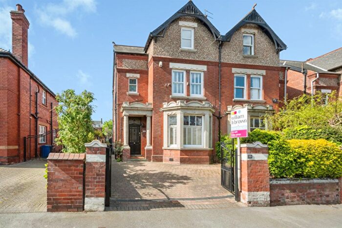 5 Bedroom Semi Detached House For Sale In Axholme Road, Doncaster, DN2