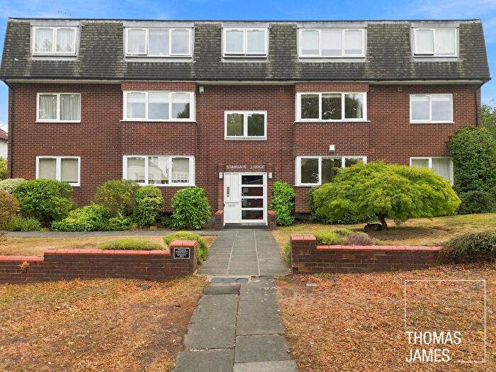 1 Bedroom Flat For Sale In Houndsden Road, London, N21