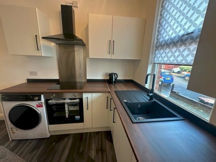 3 Bedroom Terraced House To Rent In Beechwood View, Burley, Leeds, LS4