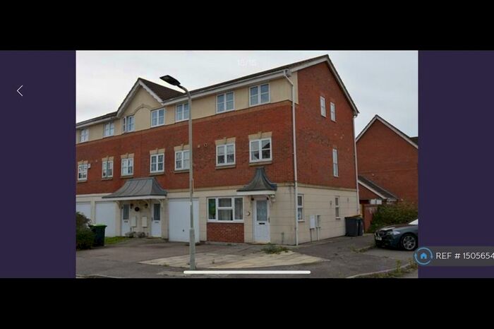 4 Bedroom End Of Terrace House To Rent In Bassie Close, Bedford, MK42
