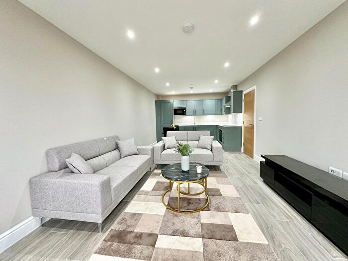 2 Bedroom Flat To Rent In Station Road, Langley, Slough, SL3