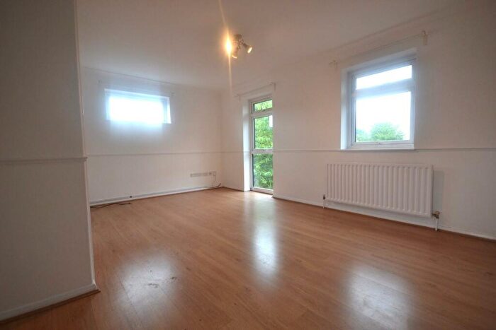 2 Bedroom Apartment To Rent In Fleetham Gardens, Lower Earley, RG6
