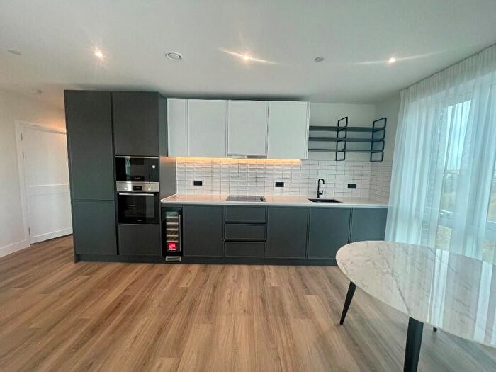 3 Bedroom Flat To Rent In Cairncross House, Kidbrooke Village, London, SE3