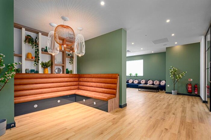 2 Bedroom Apartment To Rent In Queensway, Southampton, Hampshire, SO14