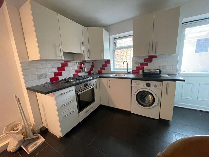 Studio To Rent In Lowden Road, Edmonton, N9
