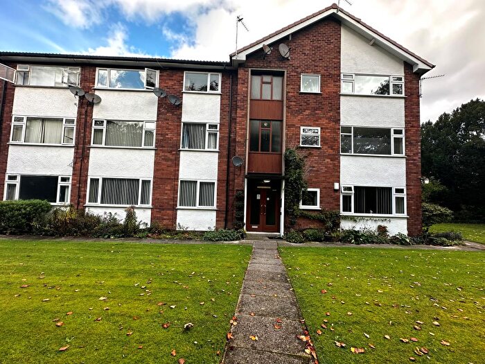 2 Bedroom Flat To Rent In Forest Court, Prenton, CH43