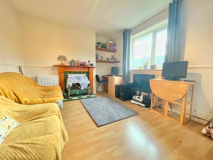 2 Bedroom Flat To Rent In Freshfield Close, Norwich, NR4