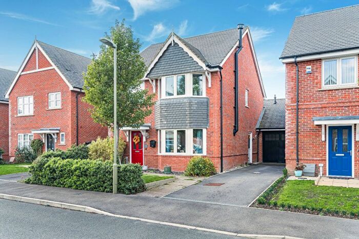 4 Bedroom Detached House For Sale In Warren Mead, Thame, OX9