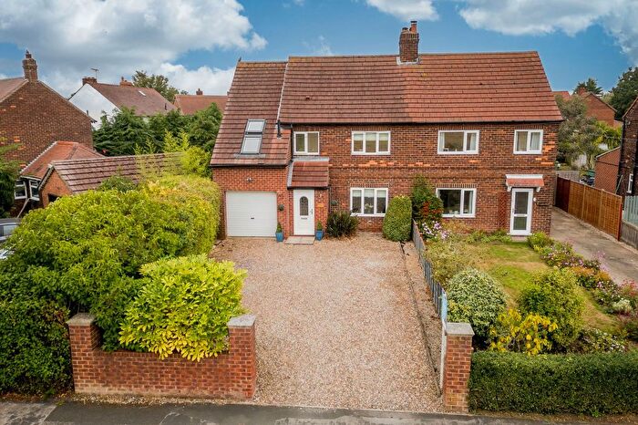 4 Bedroom Semi-Detached House For Sale In Bishopdyke Road, Cawood, Selby, YO8