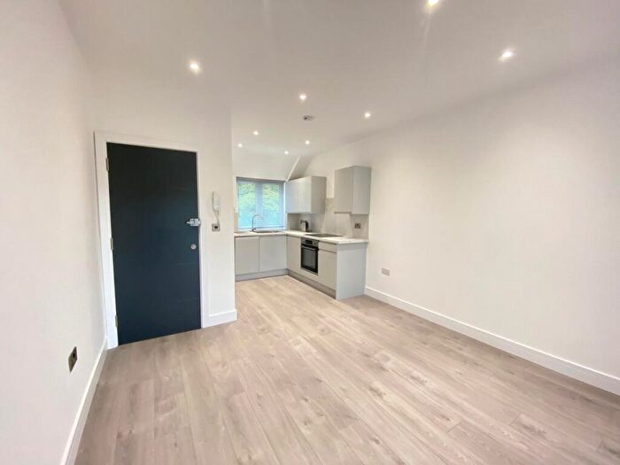 1 Bedroom Apartment To Rent In West Wycombe Road, HP12