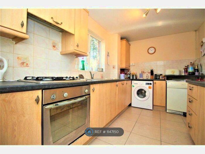4 Bedroom Detached House To Rent In Diligent Drive, Sittingbourne, ME10