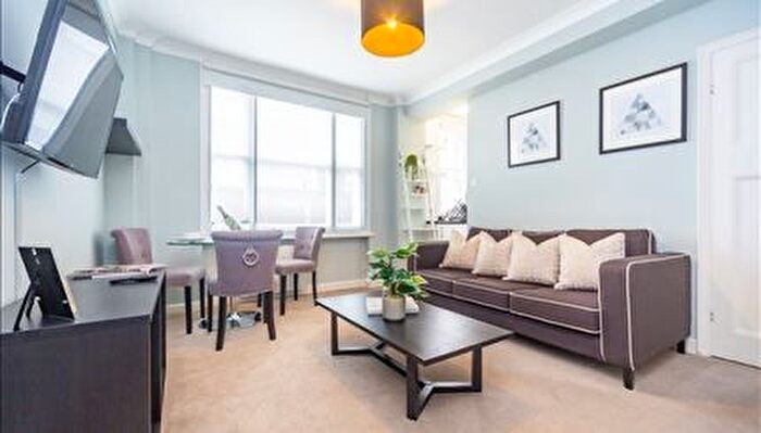 1 Bedroom Flat To Rent In Hill Street, Mayfair, W1J