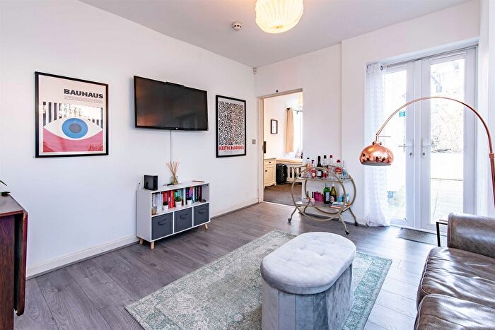 2 Bedroom Flat To Rent In Villa Road, Nottingham, NG3