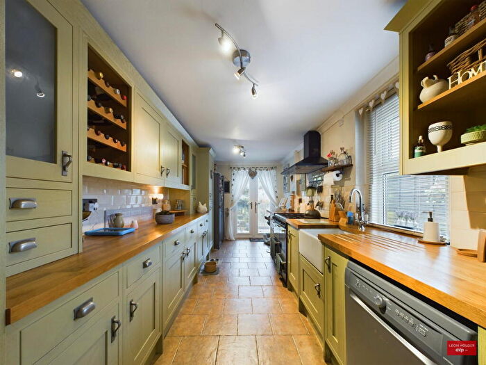3 Bedroom End Of Terrace House For Sale In Honyatt Road, Gloucester, GL1