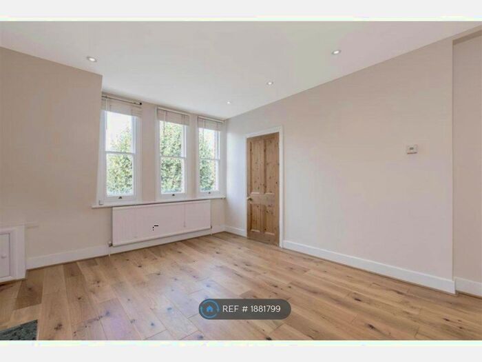 1 Bedroom Flat To Rent In Crookham Road, Hammersmith And Fulham, London, SW6