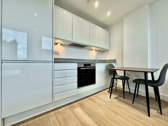 Apartment To Rent In Alexander House, Talbot Road, M16