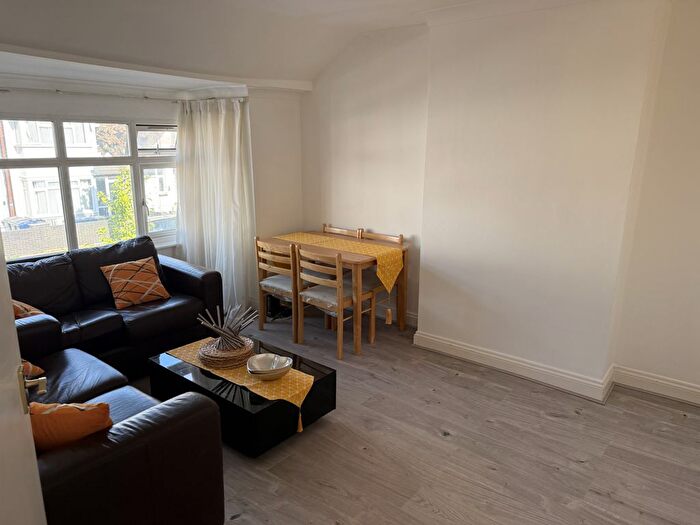 1 Bedroom Flat To Rent In London, NW11