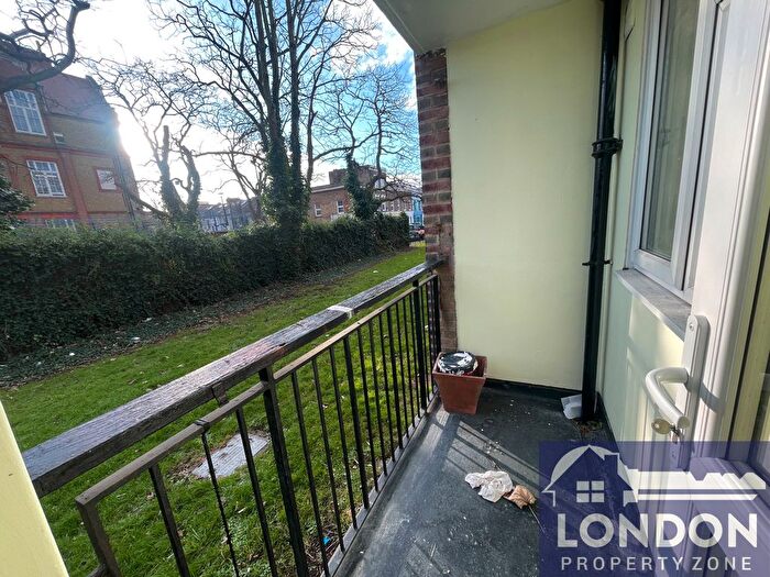 3 Bedroom Flat To Rent In Pearscroft Road, Fulham, London, SW6