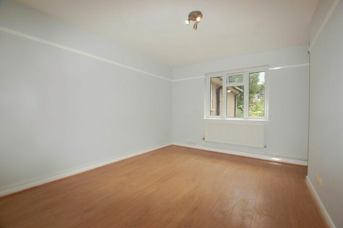2 Bedroom Maisonette To Rent In Curzon Court, Beckenham Grove, Bromley, BR2
