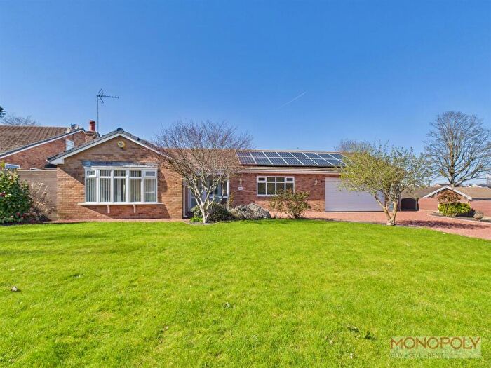 3 Bedroom Detached Bungalow For Sale In Coed-Y-Glyn, Wrexham, LL13