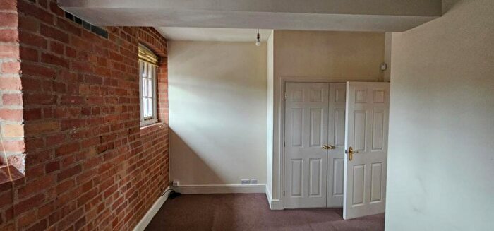 3 Bedroom Flat For Sale In Flat, Sandpiper House, Marhill Road, Nottingham, Nottinghamshire, NG4