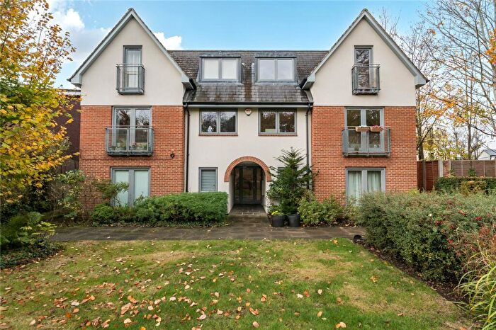 2 Bedroom Apartment For Sale In Plaistow Lane, Bromley, Kent, BR1