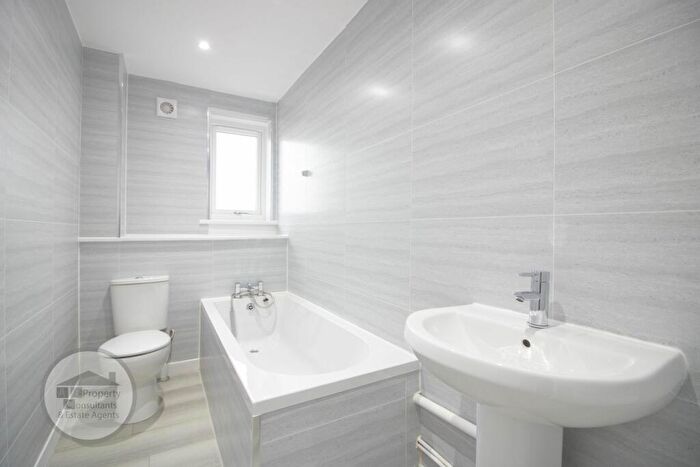 2 Bedroom Flat To Rent In Denmilne Street, Easterhouse, Glasgow, G34