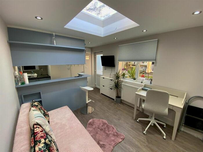 Studio To Rent In Elderberry Road, London, W5