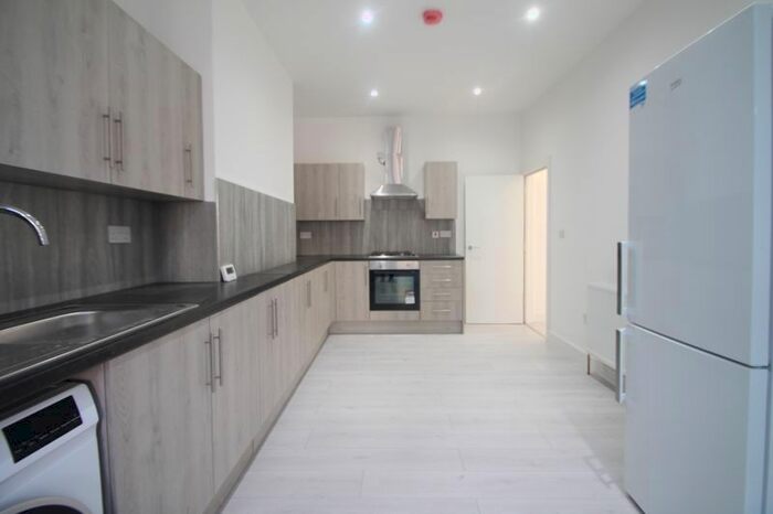 2 Bedroom Flat To Rent In Boyd Avenue, Southall UB1