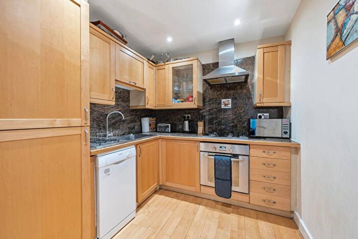 2 Bedroom Flat To Rent In Greencroft Gardens, South Hampstead, London, NW6