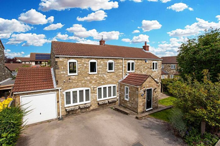 4 Bedroom Detached House For Sale In Bedfords Fold, Hillam, Leeds, LS25