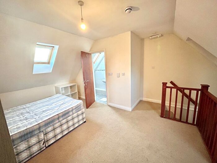 1 Bedroom Apartment To Rent In Cowley Road, Oxford, OX4
